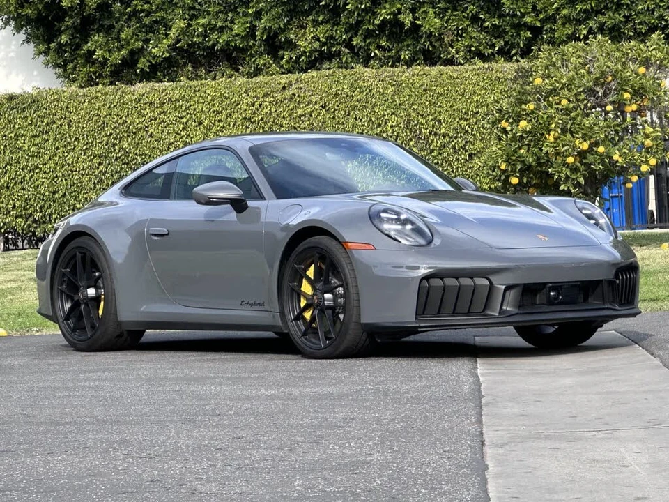 2025 Porsche 992 Carrera GTS - Image 9 of 31