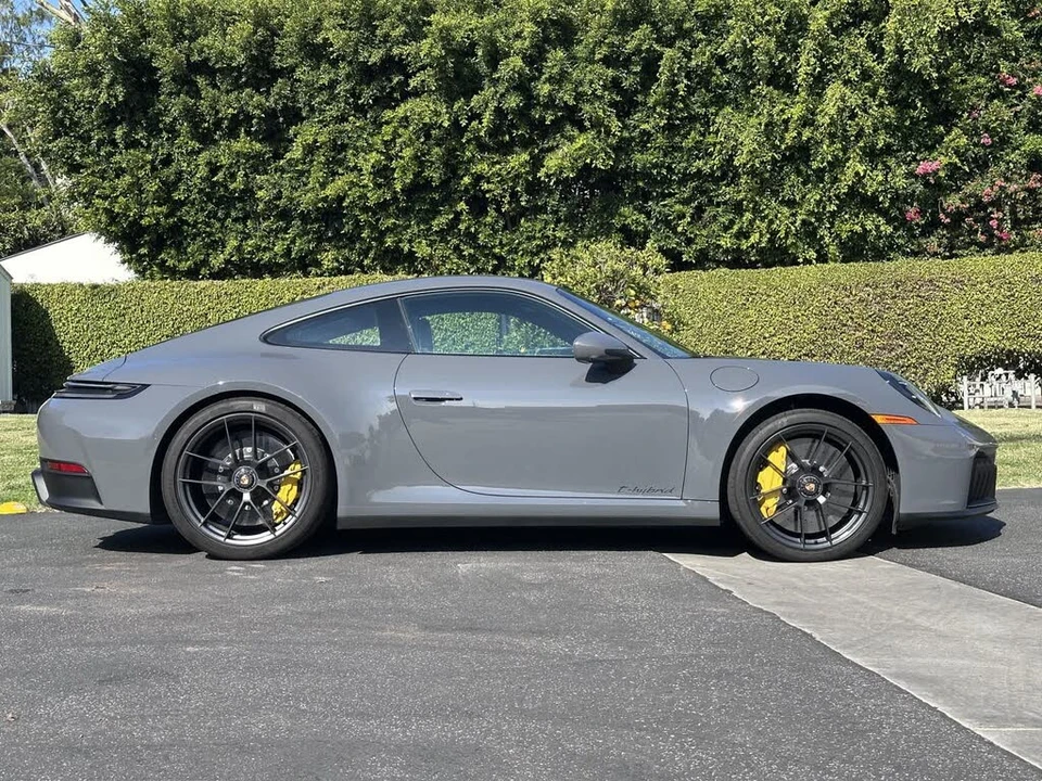2025 Porsche 992 Carrera GTS - Image 8 of 31
