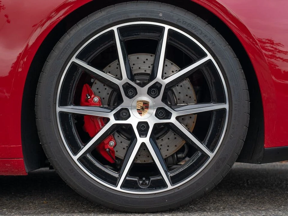 2025 Porsche 992 Carrera GTS - Image 13 of 31