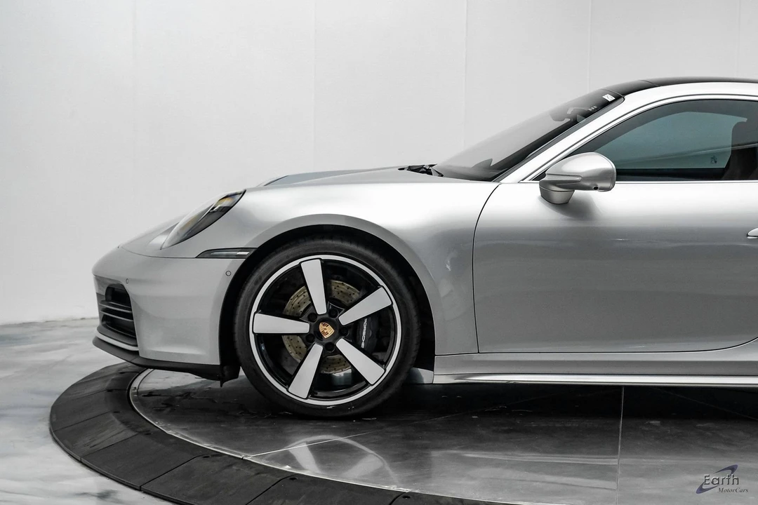 2025 Porsche 992 Carrera - Image 8 of 12