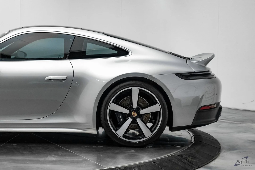 2025 Porsche 992 Carrera - Image 9 of 12