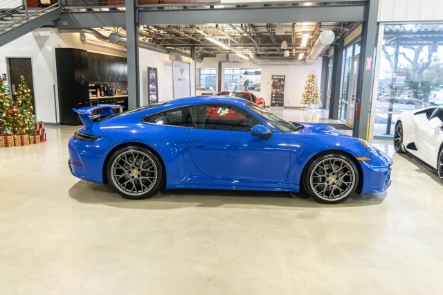 2025 Porsche 992 Carrera - Image 11 of 30