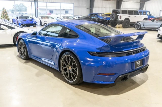 2025 Porsche 992 Carrera - Image 16 of 30