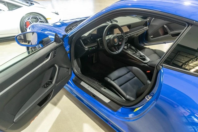 2025 Porsche 992 Carrera - Image 19 of 30