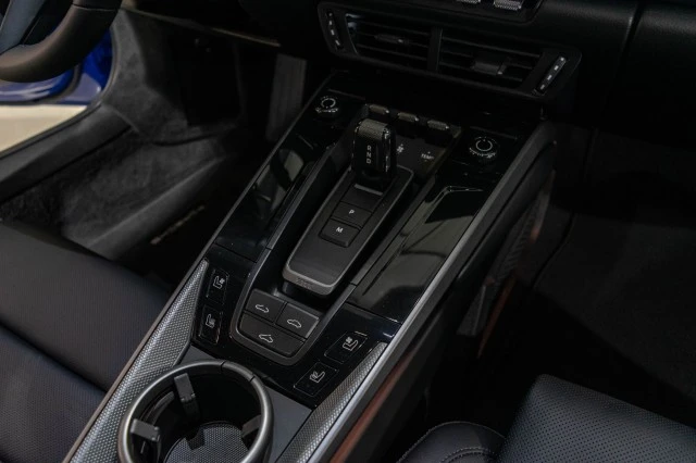 2025 Porsche 992 Carrera - Image 25 of 30