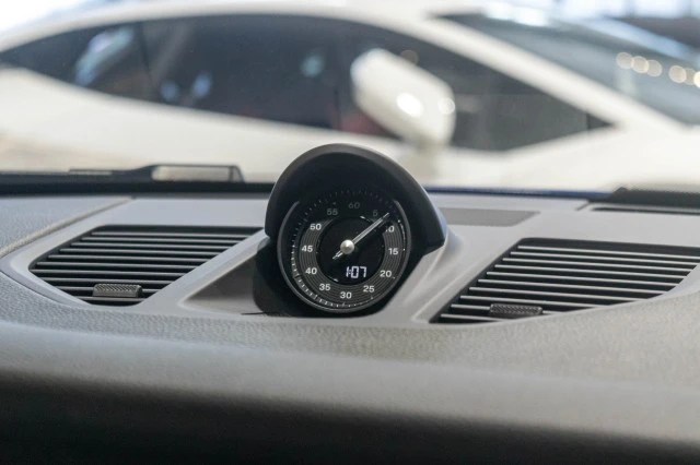 2025 Porsche 992 Carrera - Image 27 of 30