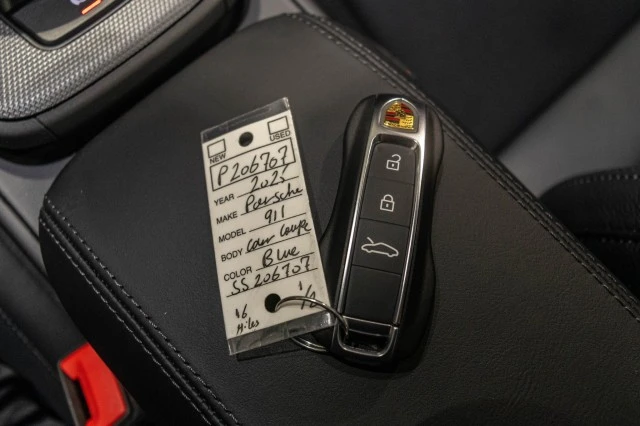 2025 Porsche 992 Carrera - Image 28 of 30