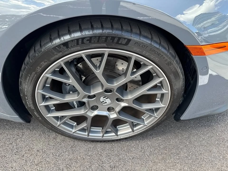 2025 Porsche 992 Carrera - Image 6 of 10