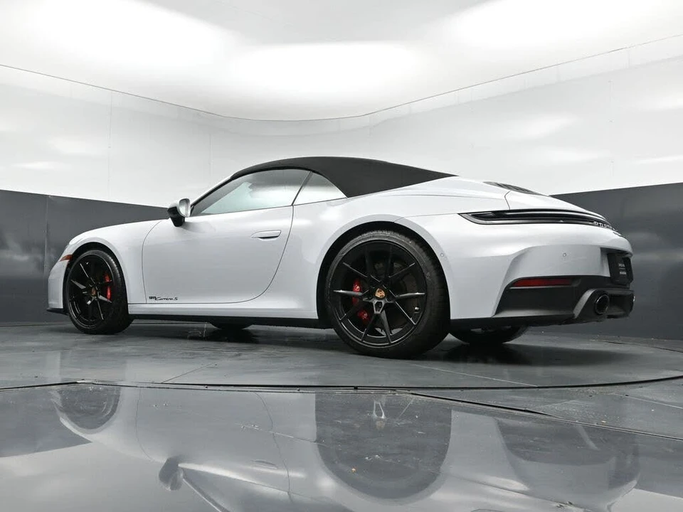 2025 Porsche 992 Carrera S - Image 26 of 31