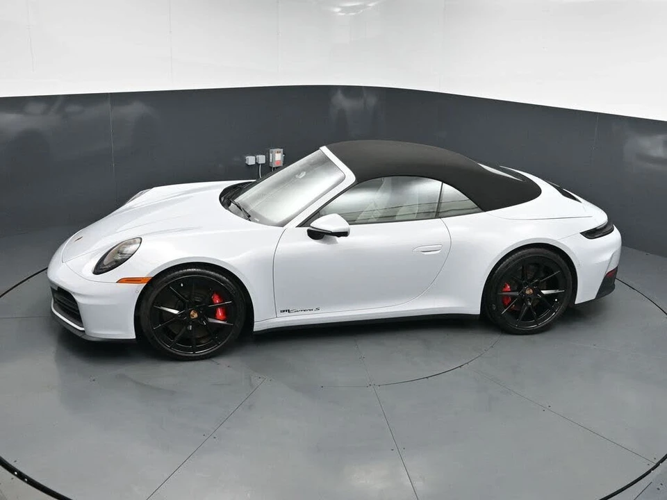 2025 Porsche 992 Carrera S - Image 17 of 31