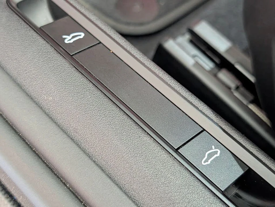 2025 Porsche 992 Carrera S - Image 26 of 31