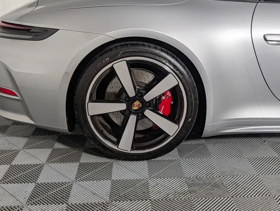 2025 Porsche 992 Carrera S - Image 12 of 31