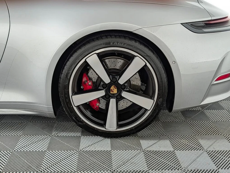 2025 Porsche 992 Carrera S - Image 14 of 31