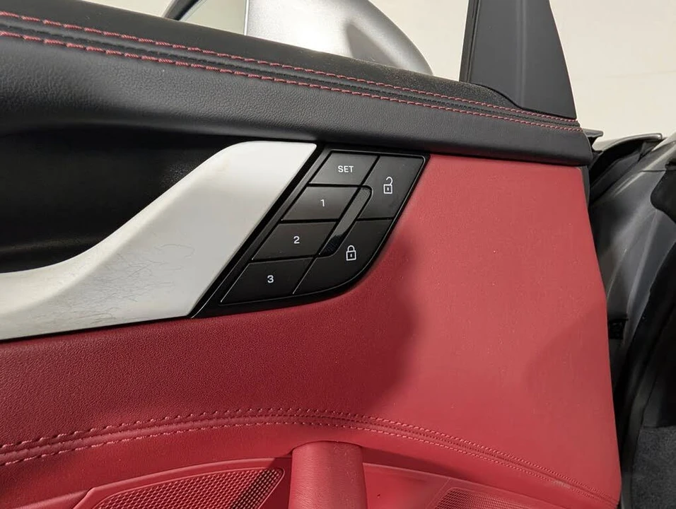 2025 Porsche 992 Carrera S - Image 24 of 31