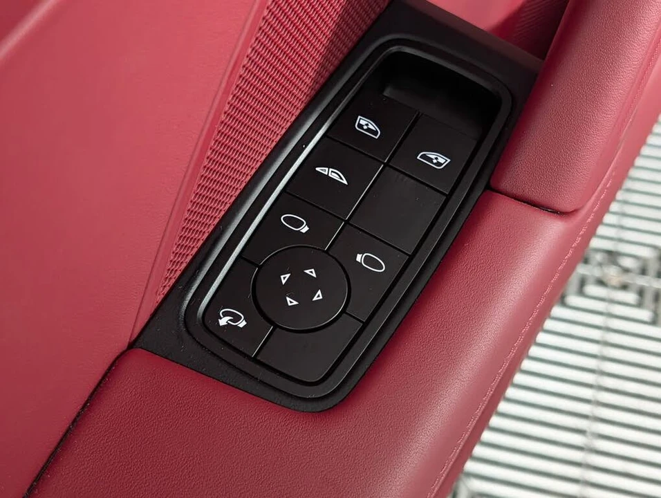 2025 Porsche 992 Carrera S - Image 25 of 31