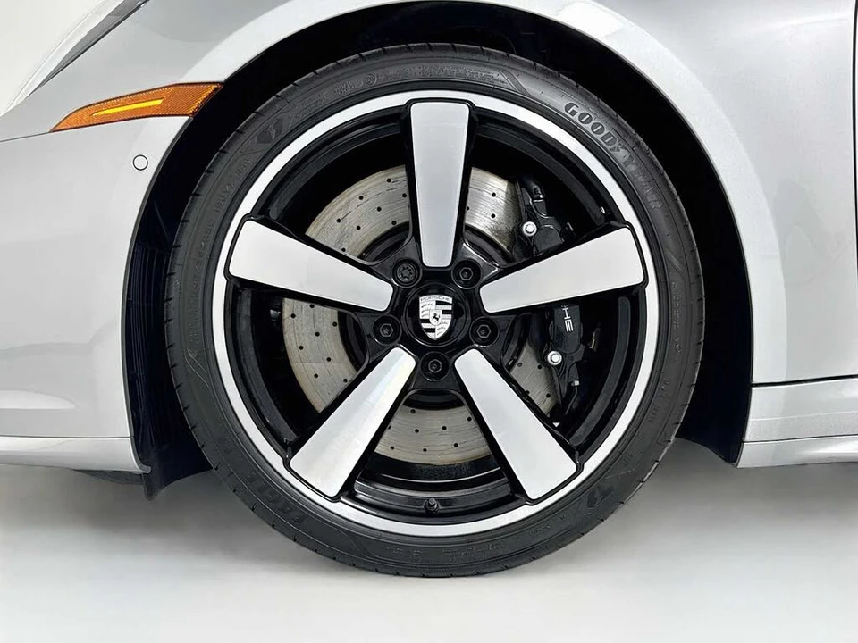 2025 Porsche 992 Carrera S - Image 29 of 30