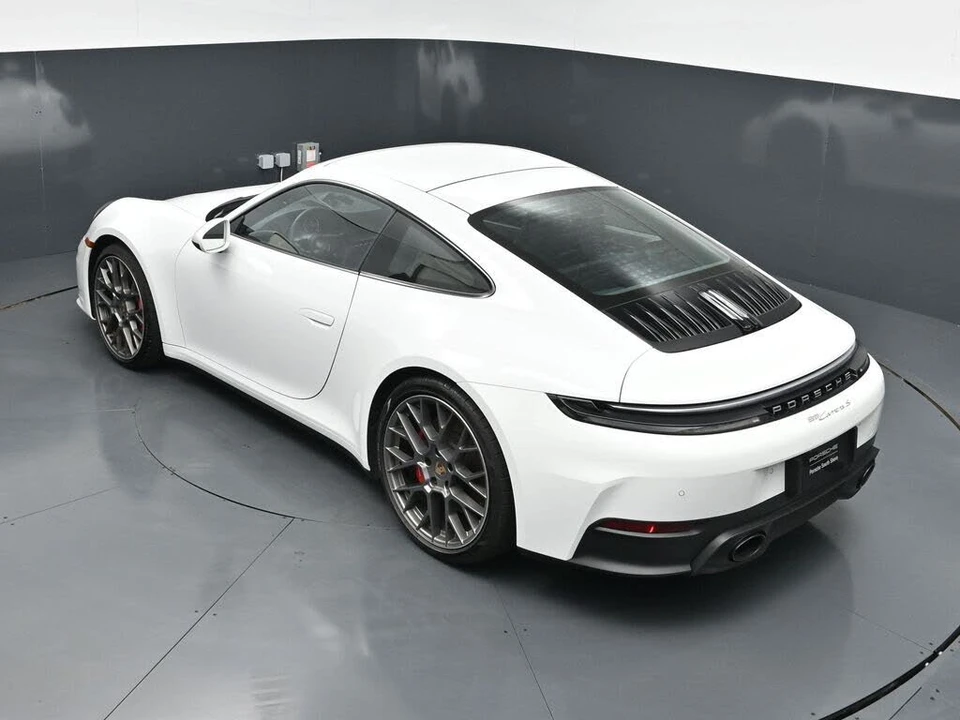 2025 Porsche 992 Carrera S - Image 19 of 31