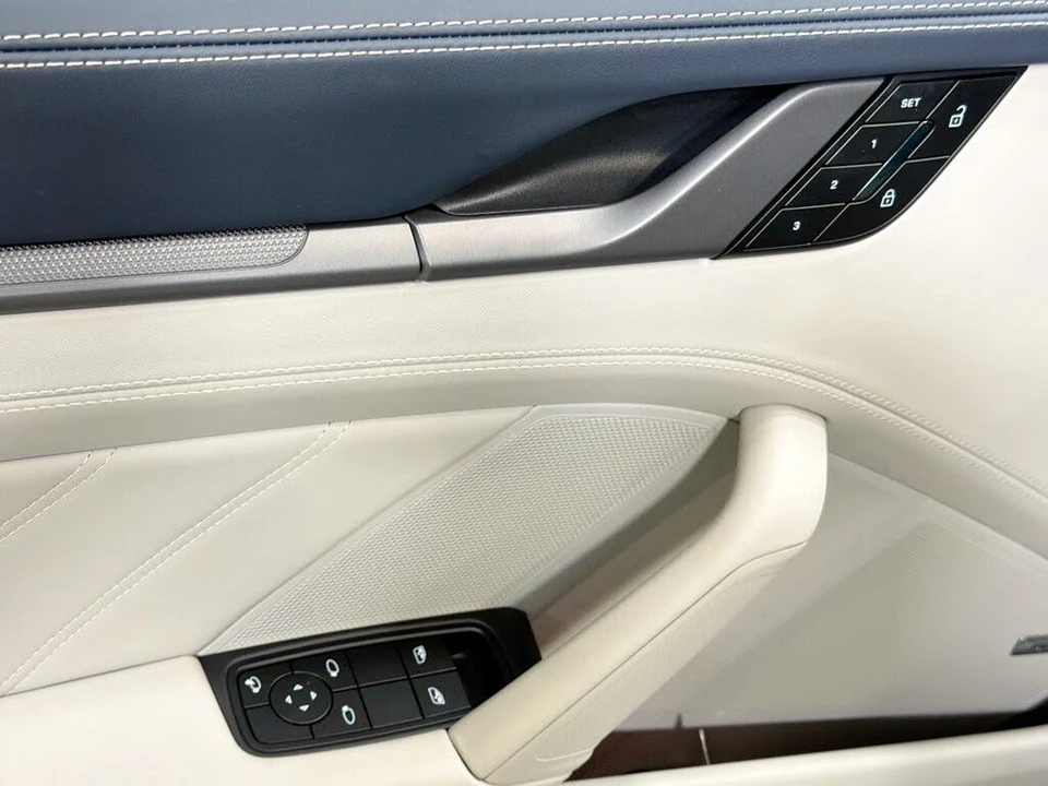 2025 Porsche 992 Carrera S - Image 21 of 31