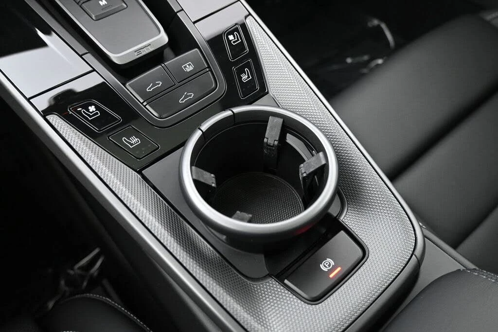 2025 Porsche 992 Carrera S - Image 12 of 31