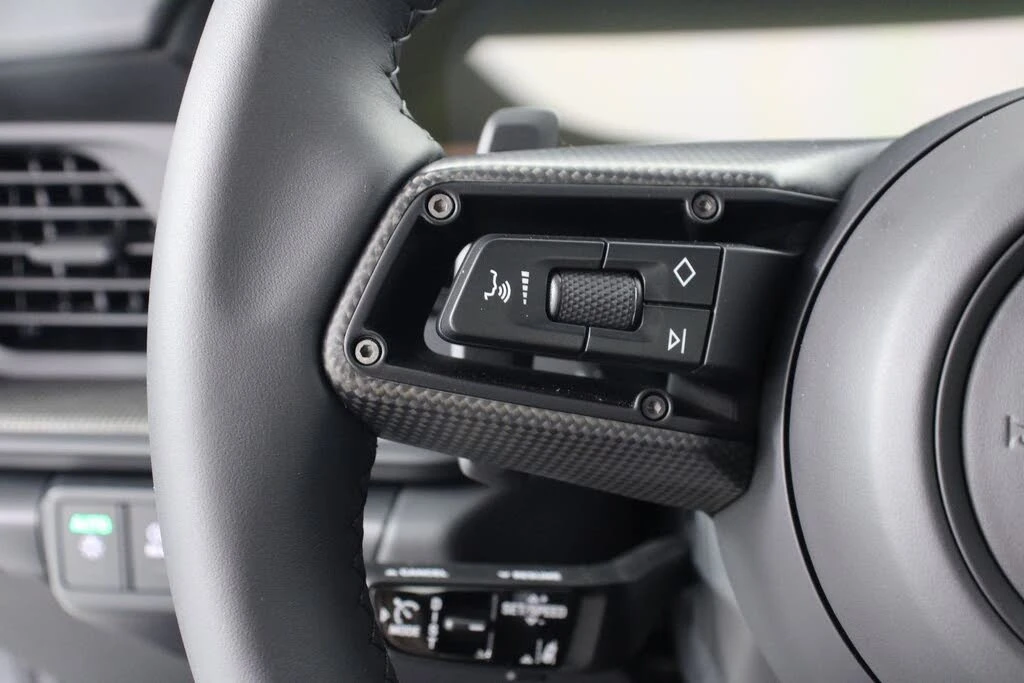 2025 Porsche 992 Carrera S - Image 14 of 31