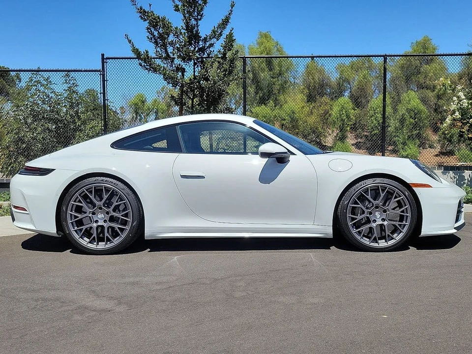 2025 Porsche 992 Carrera S - Image 8 of 31