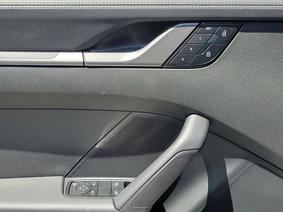 2025 Porsche 992 Carrera S - Image 22 of 31