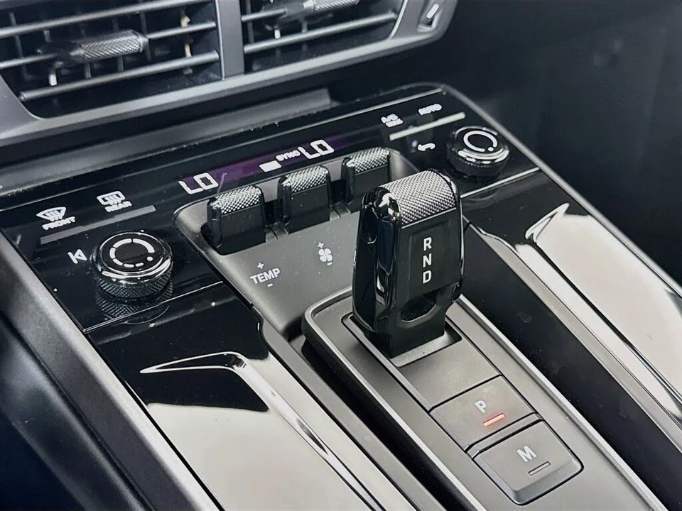 2025 Porsche 992 Carrera S - Image 20 of 29