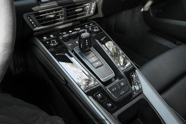 2025 Porsche 992 Carrera S - Image 24 of 31