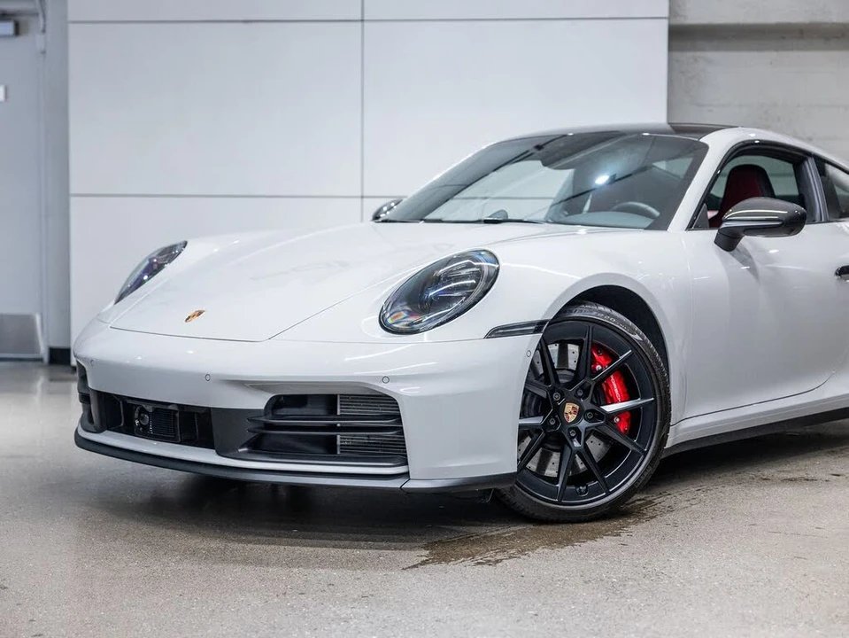 2025 Porsche 992 Carrera S - Image 22 of 31