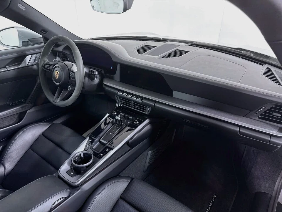 2025 Porsche 992 Carrera S - Image 27 of 31