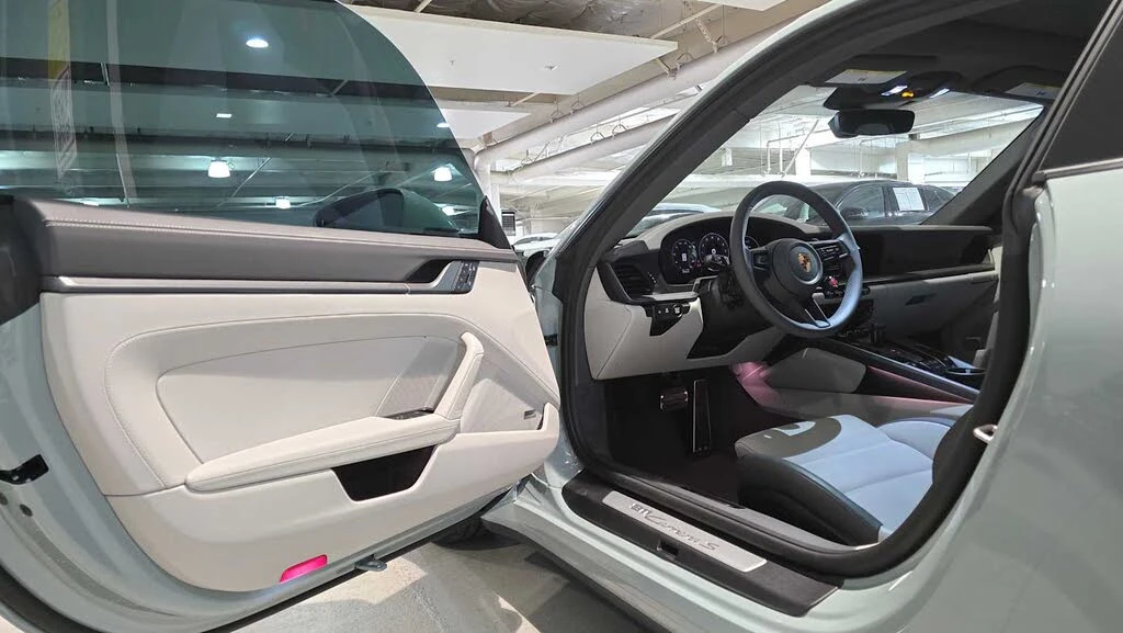 2025 Porsche 992 Carrera S - Image 16 of 31