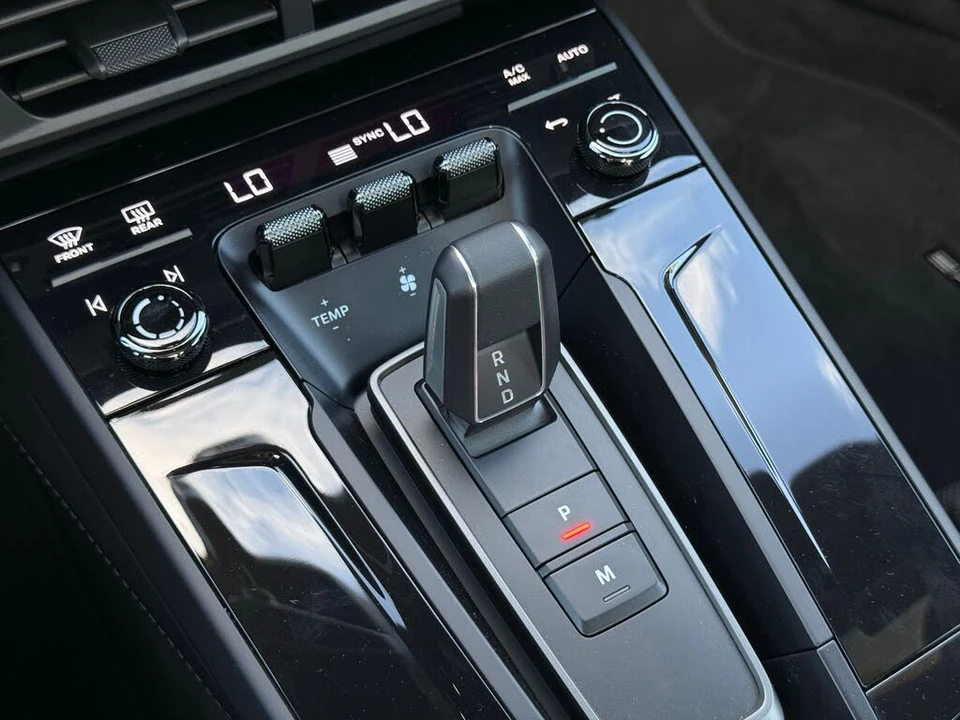 2025 Porsche 992 Carrera S - Image 23 of 31