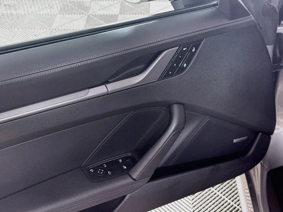 2025 Porsche 992 Carrera S - Image 11 of 31