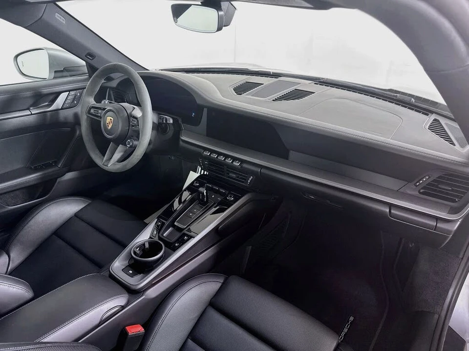 2025 Porsche 992 Carrera S - Image 27 of 31