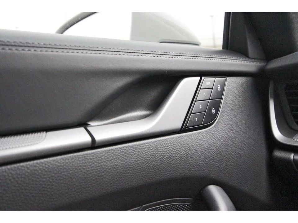 2025 Porsche 992 Carrera S - Image 17 of 31