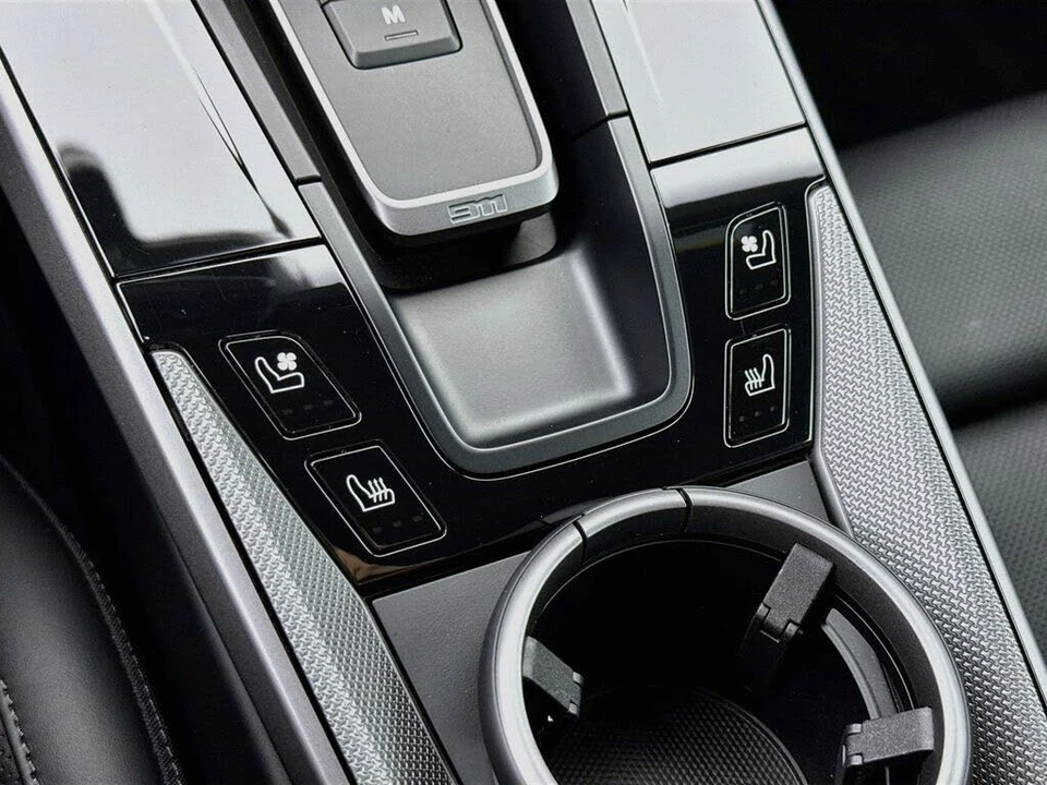 2025 Porsche 992 Carrera S - Image 21 of 31