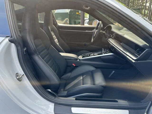 2025 Porsche 992 Carrera S - Image 14 of 31