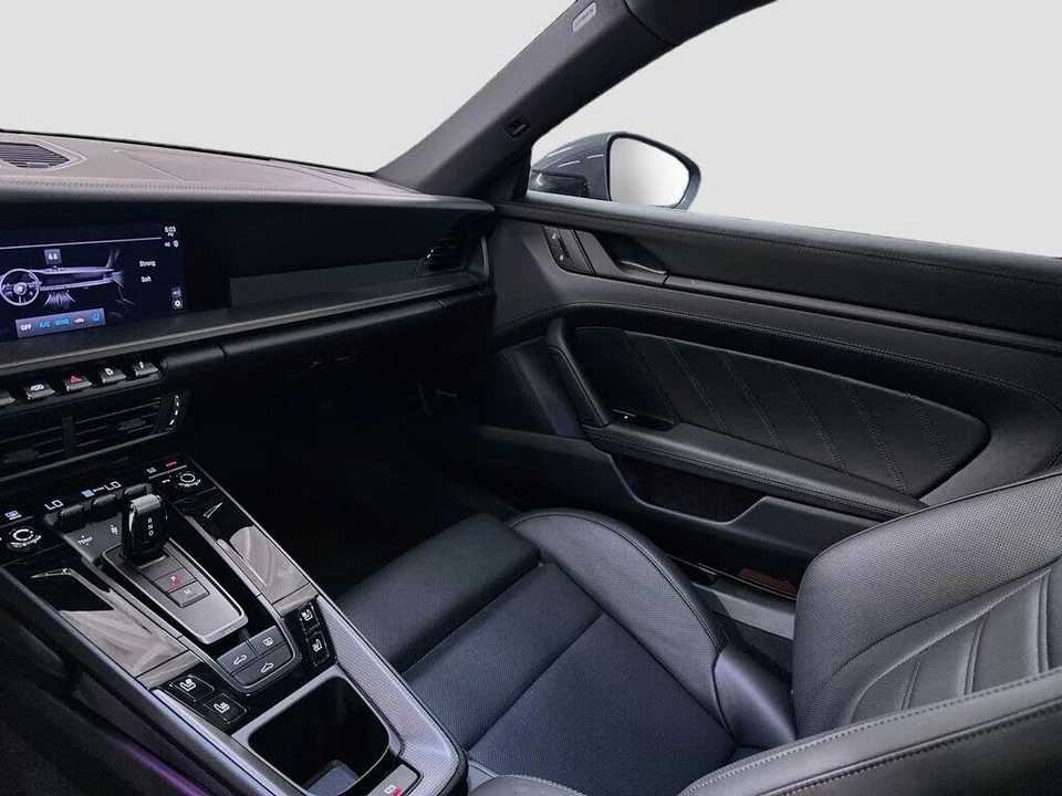 2025 Porsche 992 Carrera S - Image 24 of 31