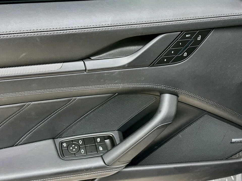 2025 Porsche 992 Carrera S - Image 19 of 31