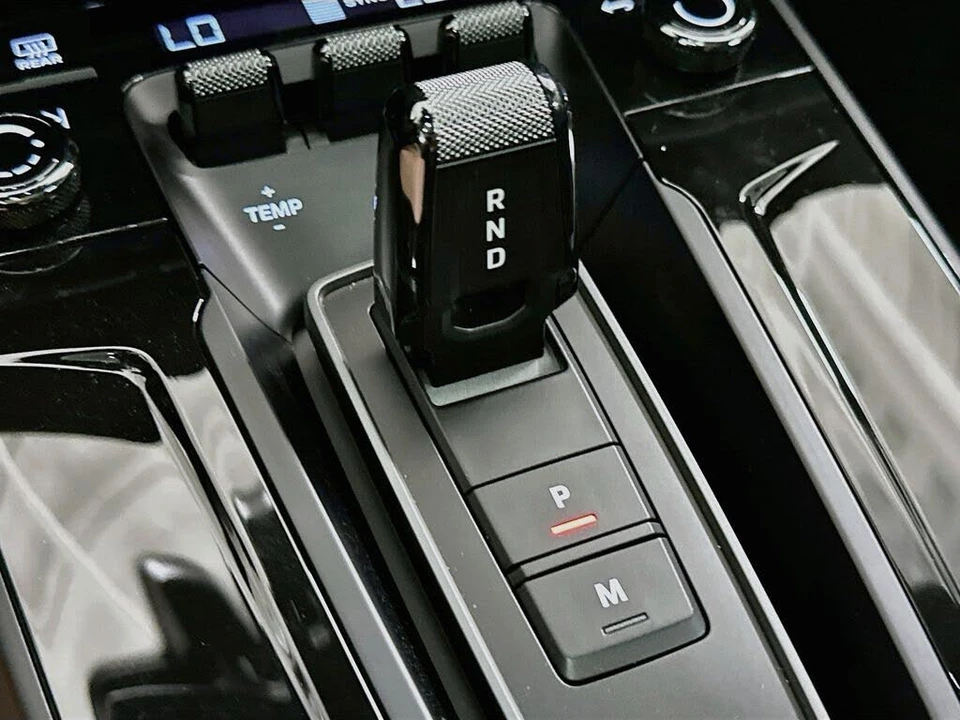 2025 Porsche 992 Carrera S - Image 18 of 31