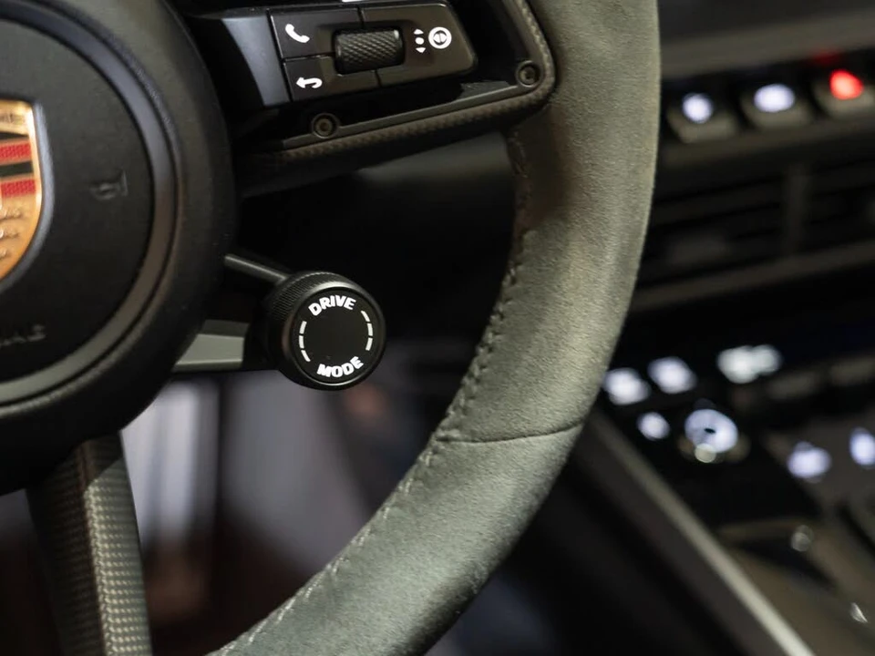 2025 Porsche 992 Carrera S - Image 21 of 25