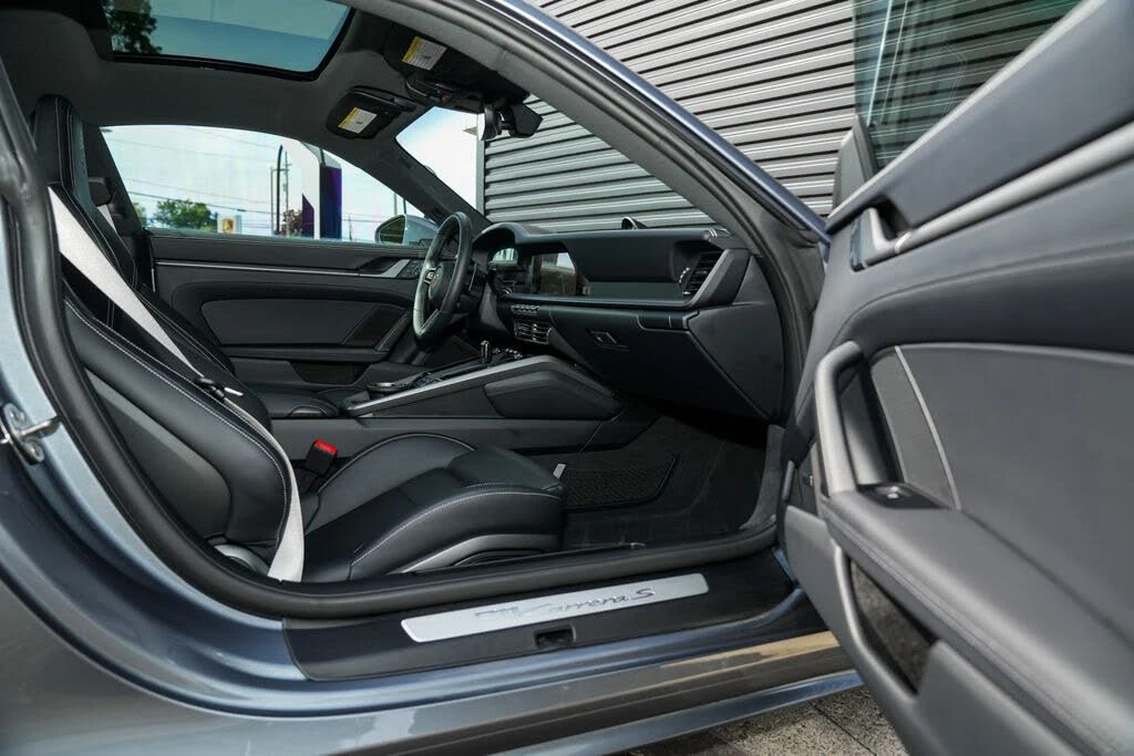 2025 Porsche 992 Carrera S - Image 27 of 31