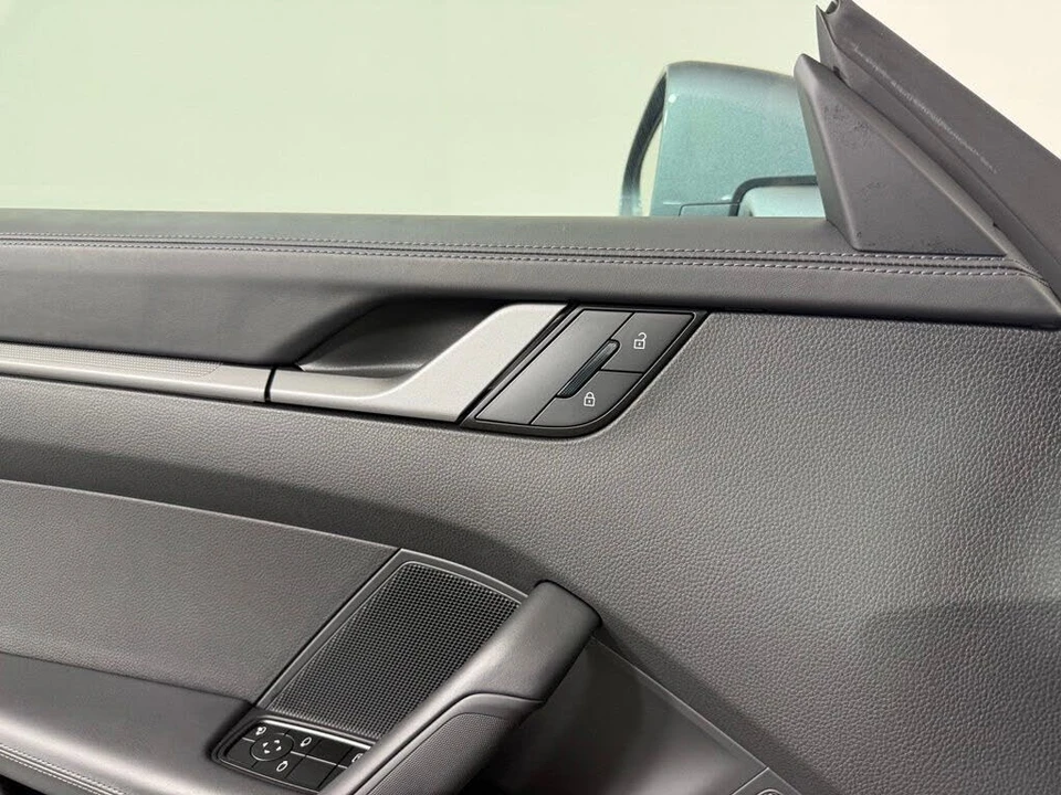 2025 Porsche 992 Carrera S - Image 19 of 27