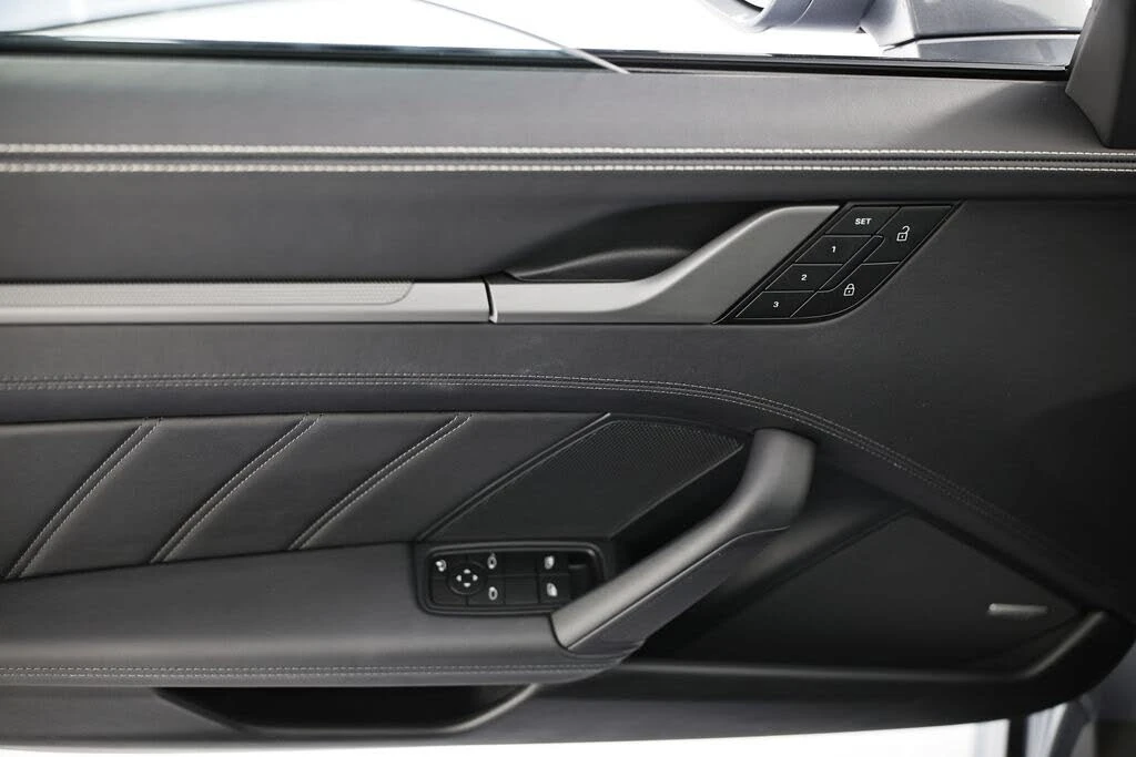 2025 Porsche 992 Carrera S - Image 21 of 31