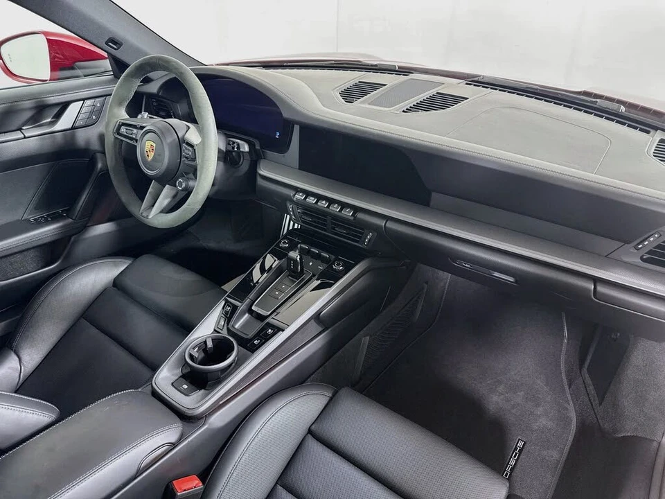 2025 Porsche 992 Carrera S - Image 27 of 31