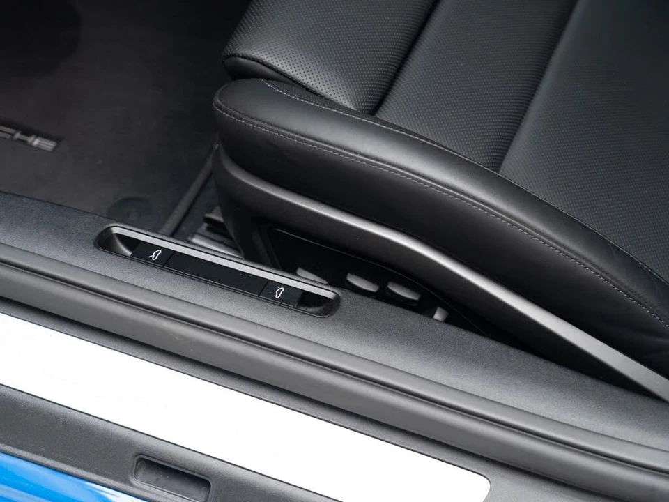 2025 Porsche 992 Carrera S - Image 15 of 31