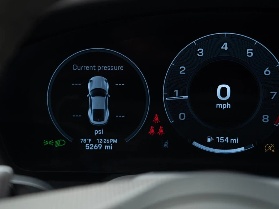 2025 Porsche 992 Carrera S - Image 23 of 31
