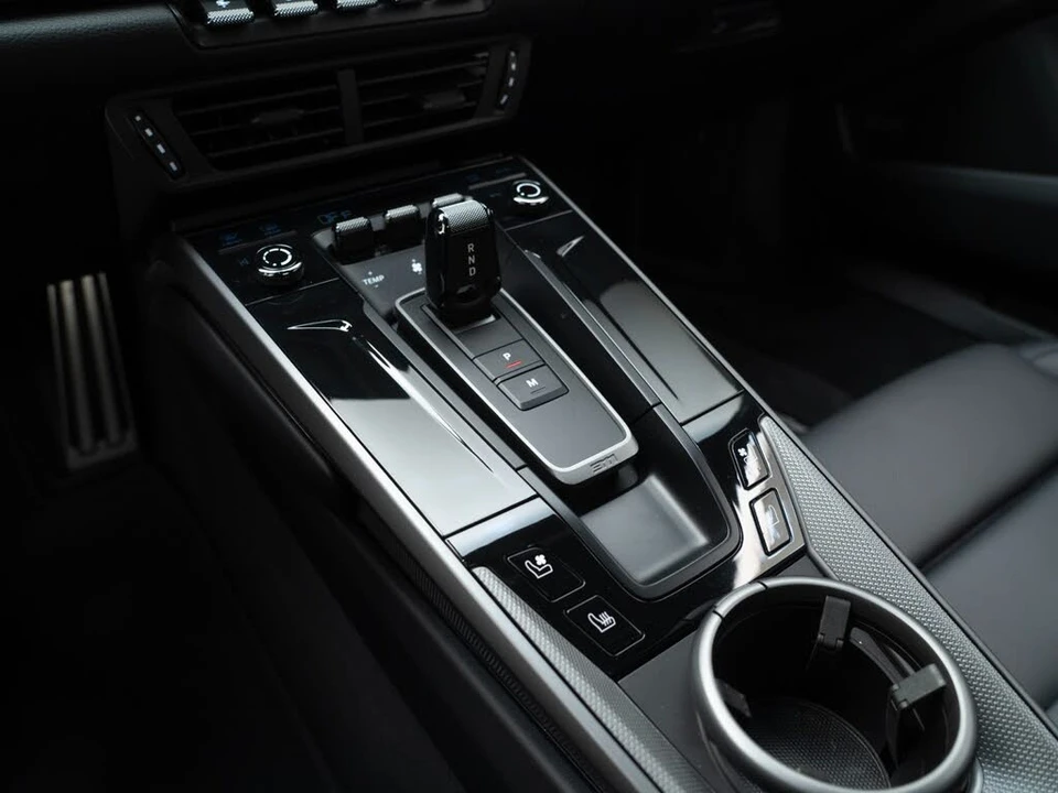 2025 Porsche 992 Carrera S - Image 25 of 31