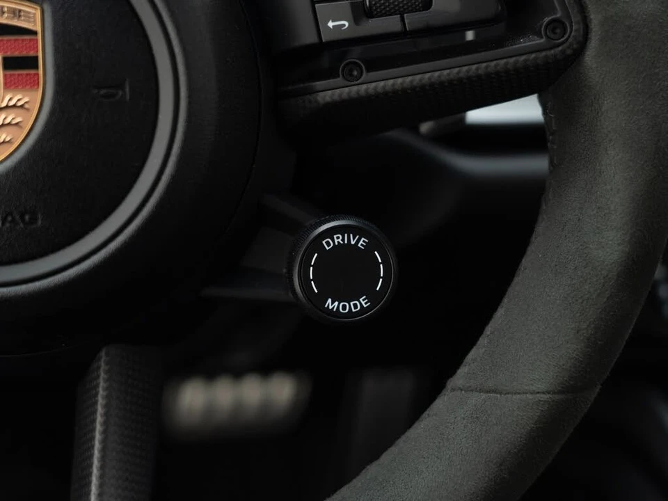 2025 Porsche 992 Carrera S - Image 26 of 31