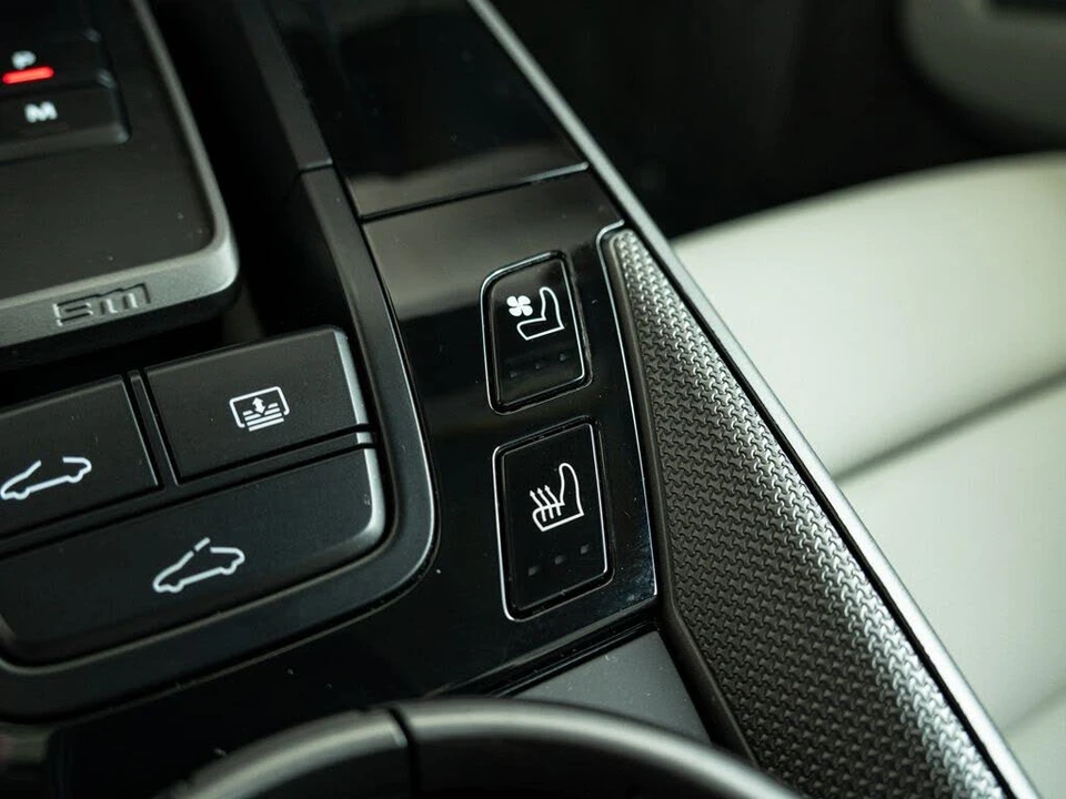 2025 Porsche 992 Carrera S - Image 16 of 31